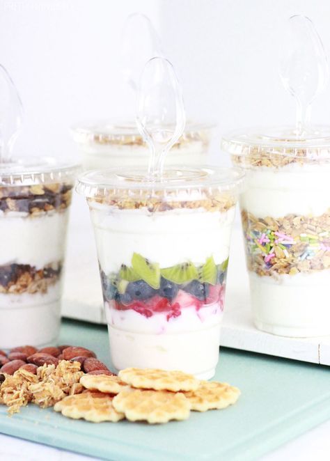 Yogurt Parfait To Go, Parfait To Go, Yogurt Parfait Ideas, Easy Yogurt Parfait, Parfait Ideas, Cereal Cafe, Yogurt Parfait Bar, Team Meal, Breakfast Trays