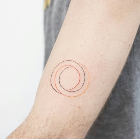 Overlapping Circles Tattoo, Concentric Circles Tattoo, 3 Circles Tattoo, Abstract Shape Tattoo, Circular Tattoos For Women, Circle Of Life Tattoo, Loop Tattoo, Lilac Tattoo, Circular Tattoo