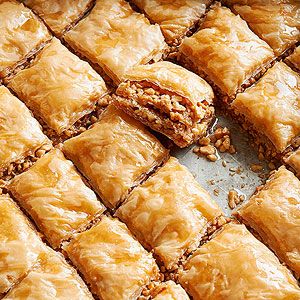 Peanut Baklava From Better Homes and Gardens, ideas and improvement projects for your home and garden plus recipes and entertaining ideas. Baklava Recipe Easy, Chocolate Baklava, Greek Baklava, Pistachio Baklava, Baklava Recipe, Classic Desserts, Low Cal, Chocolate Coconut, Tasty Recipes