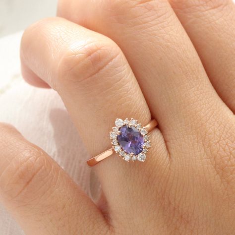 Engagement Rings Purple Sapphire, Purple Stone Wedding Rings, Purple Sapphire Ring Engagement, Purple Moissanite Engagement Ring, Rings Engagement Purple, Pink Gold Engagement Ring, Purple Stone Engagement Rings, Light Purple Engagement Ring, Amethyst Engagement Ring Gold