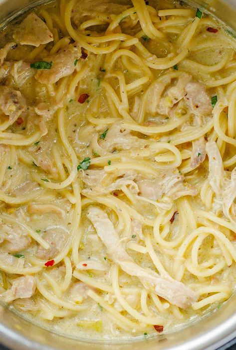 Noodles In Instant Pot, Creamy Chicken And Noodles, Chicken Spinach Pasta, Creamy Chicken Recipes, Dry Noodles, Chicken Noodle Recipes, Quick Healthy Dinner, Angel Hair Pasta, Chicken Pasta Recipes