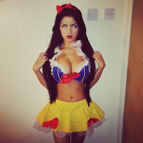 Demi Rose Mawby Goddess Halloween, Snow White Cosplay, Snow White Costume, Demi Rose Mawby, White Costume, Robert Kardashian, Demi Rose, Looks Party, Princess Costume