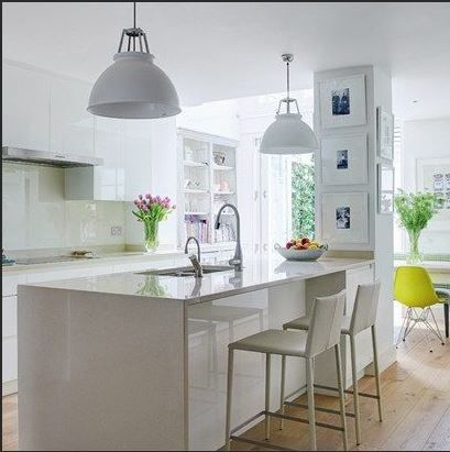 Column Peninsula waterfall edge Kitchen Island Ideas With Columns, Kitchen Island With Columns, Urban Style Kitchen, Kitchen Hood Design, White Gloss Kitchen, Stylish Kitchen Design, Unique Kitchen Design, Kitchen Peninsula, Kitchen Island With Seating