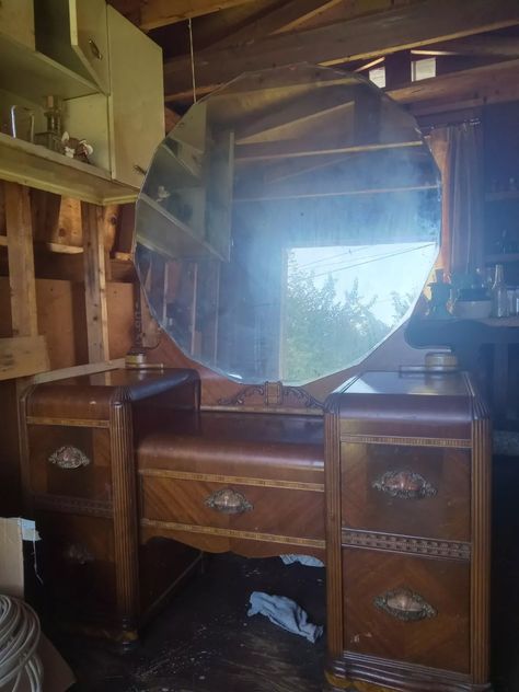 1950s bedroom vanity with mirror and bench great condition,have no place for it, | eBay 1950s Bedroom Decor, Mirror And Bench, 1950s Bedroom, 80s Furniture, Waterfall Vanity, Antique Vanity Set, Vanity With Mirror, Vanity Makeover, Pink Vanity