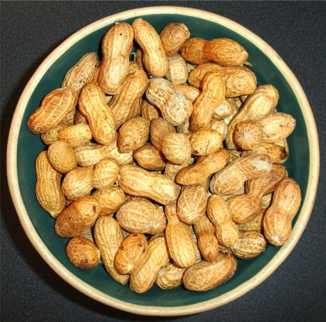 Peanuts 101! This is a basic recipe for roasting peanuts gleaned from Chef2Chef. You may use as many peanuts as you want, the method is the same, just keep it one layer deep. The computer wont let me list one ingredient, so I have added salt. You may use or not. Roasted Peanuts Recipe, Boiled Peanuts, Raw Peanuts, Peanut Recipes, Southern Food, Cooking Basics, Roasted Peanuts, Roast Recipes, Healthy Snacks For Kids