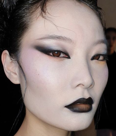 Goth Editorial Makeup, Ghost Eye Makeup, Possessed Makeup, White Foundation Makeup, Edgy Makeup Looks, Ghost Makeup, Pale Makeup, Alt Makeup, Avant Garde Makeup