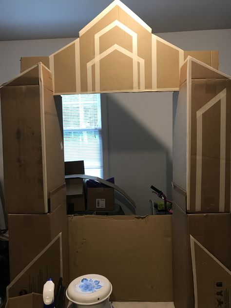 2 boxes stacked on top of each other for the columns . Then I took a large piece of cardboard to cutout the top front piece of castle. Elsa Castle Diy, Diy Elsa Castle Cardboard, Diy Frozen Castle Cardboard, Diy Frozen Castle, Frozen Castle Cardboard, Frozen Party Entrance, Cardboard Castle Backdrop, Frozen Bedroom Decor, Cardboard Box Castle