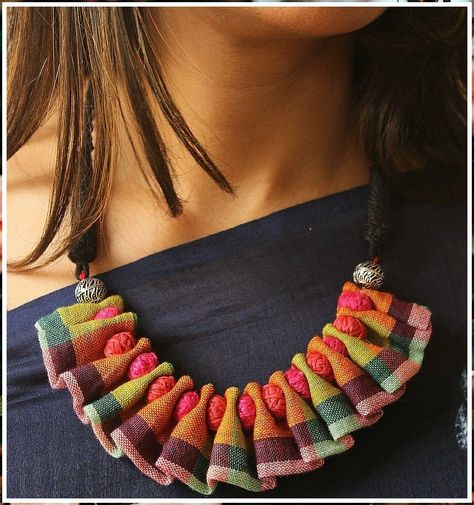 Jewelry Styles - Ouch! - Struggling to discover the tips that you have been looking for? Why not try Amazon.com IMMEDIATELY! Crochet Necklace Pattern, Diy Fabric Jewellery, Fabric Earrings, Felt Jewelry, Fiber Jewelry, Fabric Necklace, Thread Jewellery, Handmade Fashion Jewelry, Fabric Accessories