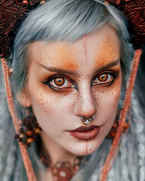 Bird Makeup, Halloween Makeup Witch, Fae Aesthetic, Character Makeup, Queen Costume, Kids Makeup, Makeup Tattoos, Stage Makeup, Horror Movie Characters