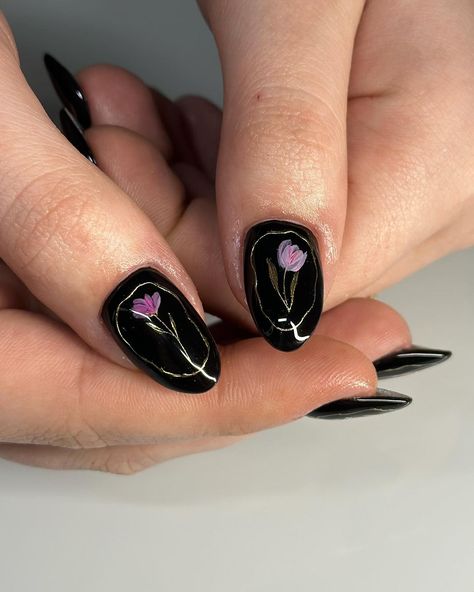 Dark Moody Nail Art, Gothic Inspired Nails, Cat Ear Nails, Short Witchy Nail Designs, Fall Black Nails Ideas, Creative French Nails, Mystical Nail Designs, Cat Eye Nails With Design, Witchy Nails Short