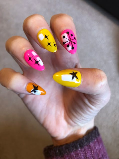 Palm Springs Nails, DIY nails, press on nails, mid-century modern nails Atomic Nail Art, Mid Century Nail Art, Mid Century Modern Nail Art, Palm Springs Nails Ideas, Mid Century Modern Nails, Mid Century Nails, Pyrex Nails, Palm Springs Nails, Weekend In Palm Springs