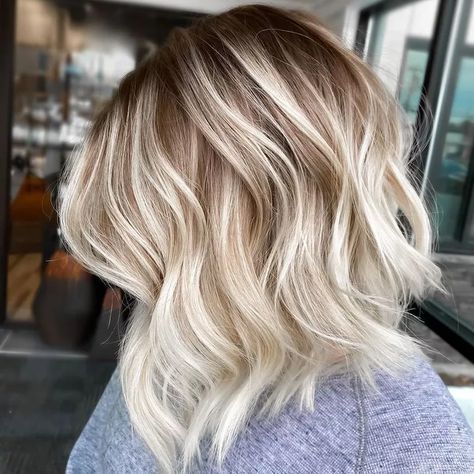 Laura Beverlin Hair, High Light Low Light Hair Blonde, Fall Hair Colors For Blondes Short, Fall 2023 Hair Color Trends Blonde, Fall Balayage Blonde, Creamy Vanilla Blonde Hair, Fall Blonde Hair Color, Fall Blonde Hair, Blonde Bob Haircut