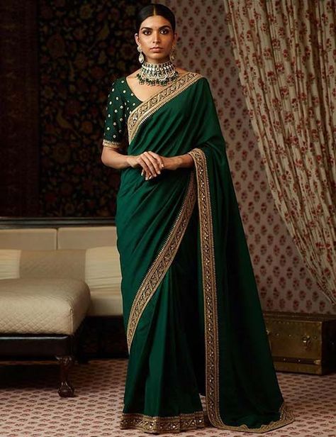 Marodi Work, भारतीय दुल्हन संबंधी, Latest Saree Blouse, Green Sari, Sabyasachi Sarees, Modern Saree, Look Plus Size, Satin Saree, Saree Border