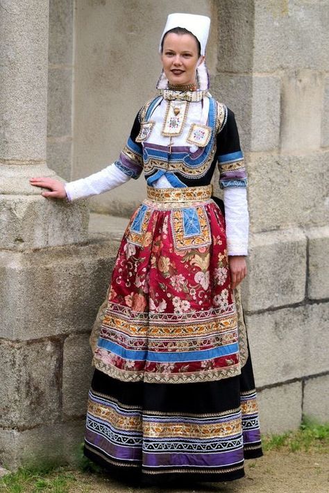 European Beauty (@MagicalEurope) | Twitter Brittany Costume, Traditional French Clothing, Big Hero 6 Costume, European Beauty, French Costume, Western Outfits Men, Traditional Attires, French Outfit, Folk Clothing