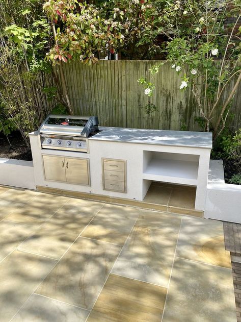 New luxury outdoor kitchen! We love how well this rendered outdoor kitchen design complements the patio tiles and rendered walls. 🤩 This garden kitchen creates a fantastic outdoor living area, perfect for hosting a garden party, garden bbq party, and garden picnic. 🥂 We can't wait to see what this client cooks up in their new outdoor kitchen! If you're looking for more outdoor kitchen inspiration, outdoor living space ideas, garden project ideas, or outdoor cooking recipes, visit our feed. 👀 Outdoor Bbq Area Small Space, Courtyard Bbq Area, Rendered Bbq Area, Spanish Bbq Area, Rendered Outdoor Kitchen, Bbq Garden Ideas, Bbq Garden Design, Small Garden Kitchen, Garden Kitchen Outdoor