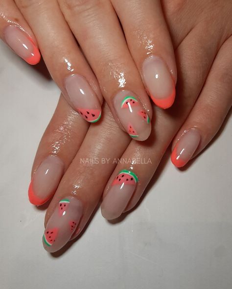 Fruit Slices Nails, European Nail Art, Fruit Nail Designs Acrylic, Simple Watermelon Nails, Pastel Fruit Nails, Tropical Fruit Nails, Mango Nail Art, Fruity Summer Nails, Nail Art Fruit Design