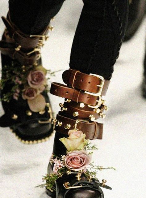 JW Anderson Fall/Winter 2010. Floral Combat Boots, Mode Shoes, Ellie Saab, Dr Shoes, Catty Noir, Steampunk Wedding, Jw Anderson, Soft Grunge, Valentino Studs