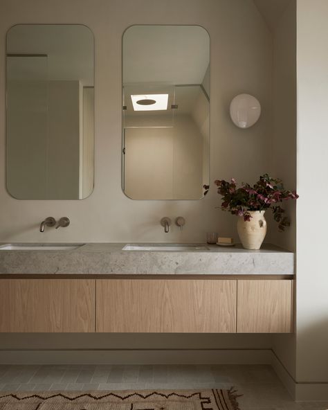 The MOD+ and M.E. collections perfect the tranquil sophistication and timeless luxury of a warm, welcoming bath space by Nunu Interiors.

Designer: Nunu Interior Design / 
Photographer: Lauren Miller
Developer: Ossington Homes

#interiordesign #interiordesignideas #modernbathroom #luxuryhomes #bathroominspo #designinspo #luxurybathroom #GRAFFDesigns #ArtofBath Transitional Design Bathroom, Bathroom With Long Vanity, Lauren Miller, Freestanding Vanity, Master Ensuite, Laundry Room Inspiration, House Blend, Bathroom Color, Sink Design