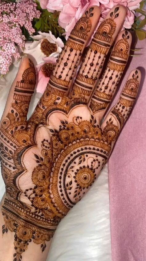 Fashion: #fashion, #style, #outfitinspiration, #beauty Minimal Engagement Mehndi, Diwali Henna Mehndi Designs, Palm Bridal Mehndi Design, Khaleeji Henna Designs Roses, Mehandi Designs Front Hands Simple, Inside Mehndi Designs, Front Henna Designs, Henna Designs For Palm, Palm Mendhi