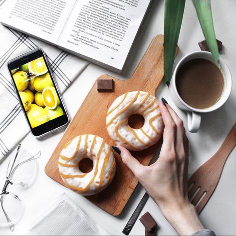 Foto Donat, Doughnuts Photography, Product Photo Shoot, Food Photography Dessert, Food Flatlay, Flatlay Photography, Food Photoshoot, Dessert Photography, Mini Donuts