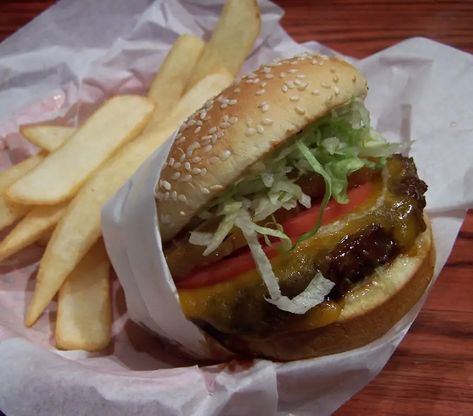 Red Robin Banzai Burger Recipe Hawaiian Burger Recipe, Red Robin Burgers, Hawaiian Burger, Copycat Restaurant Recipes, Sesame Seed, Hamburger Patties, Grilled Pineapple, Beef Patty, Red Robin