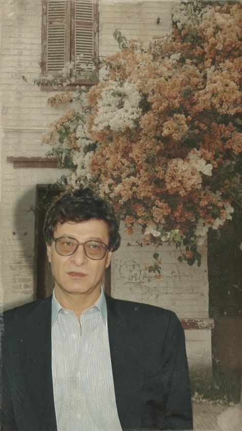 Mahmoud Darwish Wallpaper, Mahmud Darwish, Mahmoud Darwish, Old Celebrities, Egyptian Movies, Pop Art Collage, Cottage Aesthetic, Love Quotes Photos, Arab Beauty