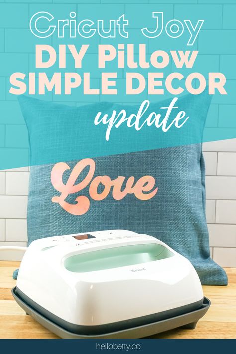 One thing that I adore about the Cricut Joy is how easy it is to update your home how you see fit. Use items you already have and bring them back to life with your unique style. #cricut #cricutjoy #easypress Diy Pillow Designs, Diy Pillow, Summer Signs, Welcome Summer, Update Your Home, Cricut Joy, Diy Pillows, Hacks Diy, Back To Life