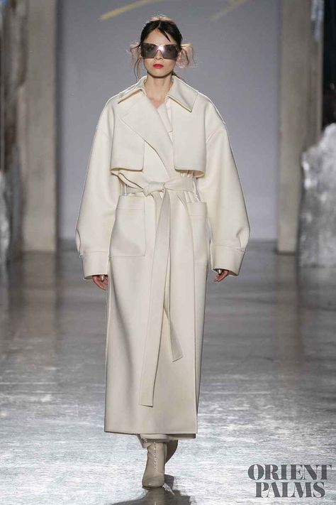 Genny Fall-winter 2019-2020 - Ready-to-Wear Raincoat Outfit, Bouchra Jarrar, Michael Cinco, Christophe Lemaire, Irina Shabayeva, Tony Ward, Coat Outfit, Alexandre Vauthier, Raincoats For Women