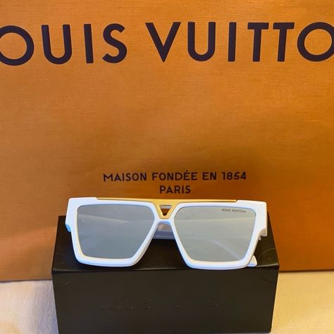 Louis Vuitton 1.1 EVIDENCE SUNGLASSES Edgy Aesthetic, Initials, Louis Vuitton, Monogram, Sunglasses, Jewelry Watches, Plus Fashion, Outfit Inspo, Jeans Shoes