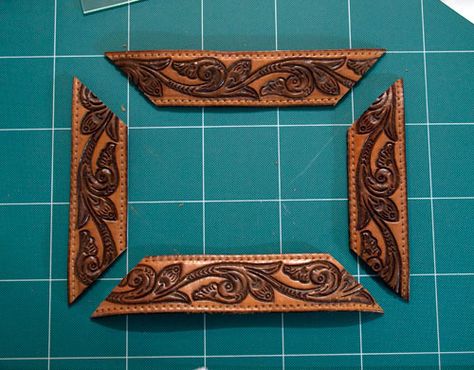 Leather Belt Crafts, Leather Picture Frames, Western Crafts, Market Ideas, Vintage Leather Belts, Wood Photo Frame, Leather Frames, Vintage Belt, Project Plans