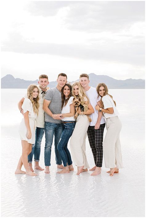 Bonneville Salt Flats Utah Salt Flats, Beach Photoshoot Family, Engagement Pictures Beach, Summer Family Pictures, Big Family Photos, Extended Family Photos, Bonneville Salt Flats, Family Beach Pictures, Family Photo Shoot