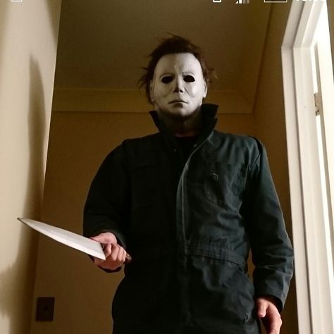 Halloween Movie 1978, Michael Myers Movies, Michael Meyers Halloween, Michael Myers And Jason, Halloween Franchise, Michael Meyer, Horror Aesthetic, Scary Films, Halloween Film