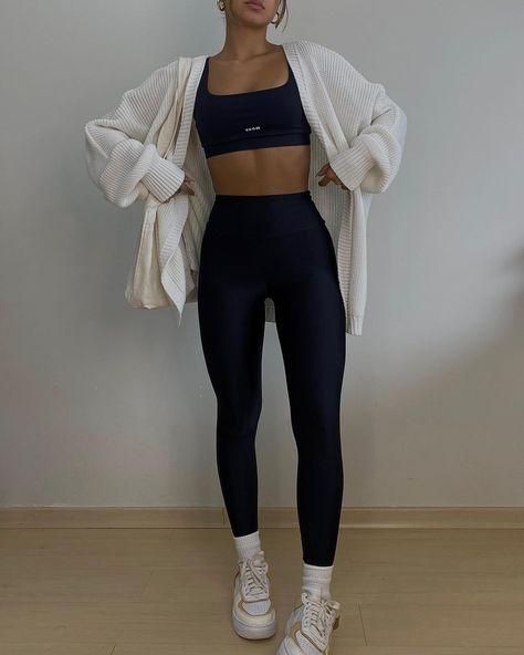 Malu Camargo, Amazon Workout Clothes, Gym Clothes Women, Gym Outfits, Looks Party, Nikes Girl, Outfits Casuales, Comfy Outfits, Moda Fashion