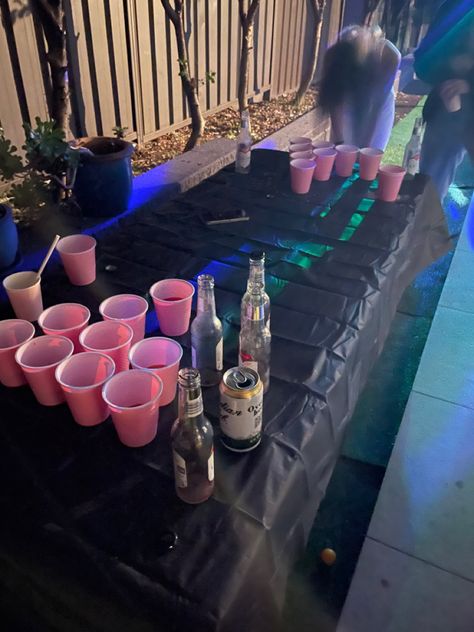 18th Birthday Party Ideas Drinking, Shed Party Decorations, 18th Bday Party Activities, Garage Birthday Party Ideas Decoration, 19 Birthday Party Themes, Garage Party Set Up Ideas Birthday, Pre Party Aesthetic, Affordable Birthday Party Ideas, Party Outside Ideas