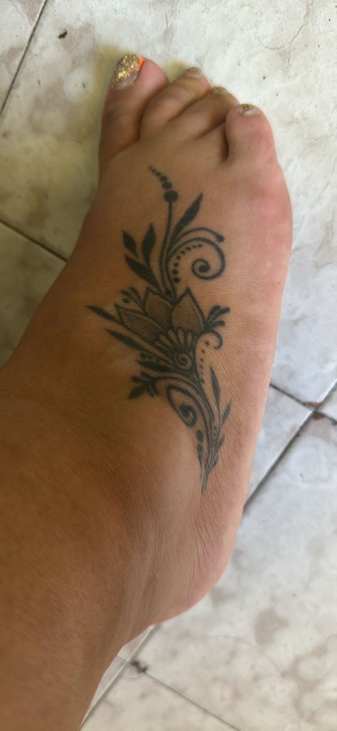 Foot Tattoo Black Women, Tattoo Black Women, Tattoo Black, Foot Tattoo, Black Tattoos, Black Women, Tattoos, Red, Black