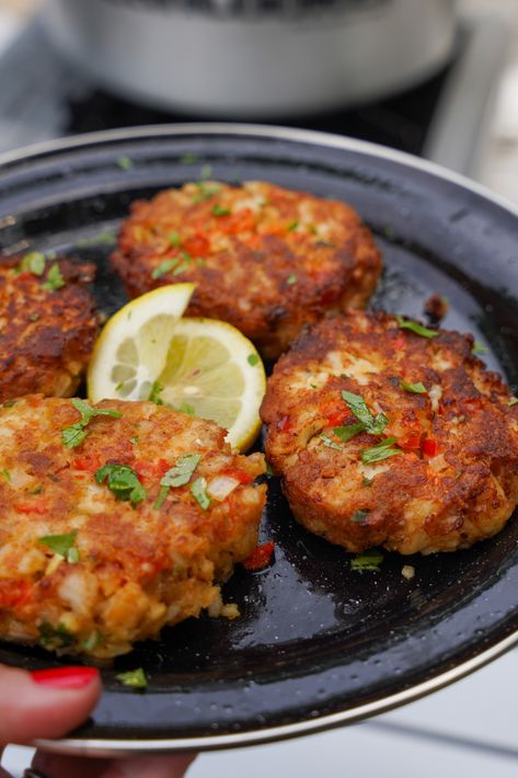 Take your freshly caught crappie and turn it into a delicious ‘crappie pattie’ that the entire family will love. Crappie Patties, Crappie Fish Recipes, Fried Crappie, Crappie Recipes, Saltine Crackers, Caking It Up, Fish Cake, Peppers And Onions, Home Recipes