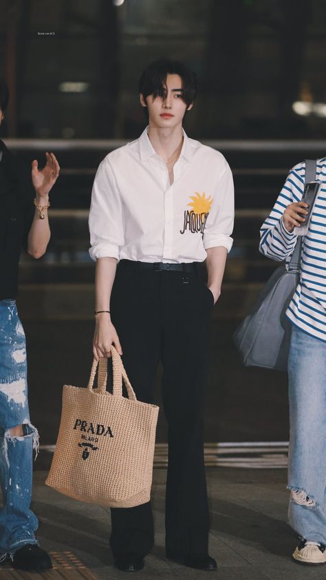 enha enhypen sunghoon Sunghoon Airport Fashion, Thai Fashion, Ideal Girl, Trendy Boy Outfits, Ideal Boyfriend, Park Sunghoon, Enhypen Sunghoon, Cute Asian Guys, Boy Photography Poses