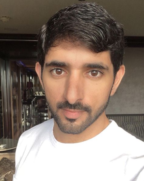 Hamdan Selfie, Fazza Selfie, Prince Hamdan, Handsome Men Quotes, Royal Family Pictures, Prince Mohammed, Prince Crown, Handsome Arab Men, Arab Men