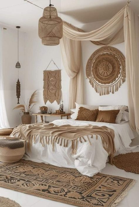 Intimate Spaces Interior Design, Spanish Style Bedrooms, Spanish Bedroom Decor, Intimate Bedroom Ideas, Bedroom Boho Style, Boho Room Decor Ideas, Couple's Bedroom, Boho Bedroom Inspirations, Bohemian Bedrooms