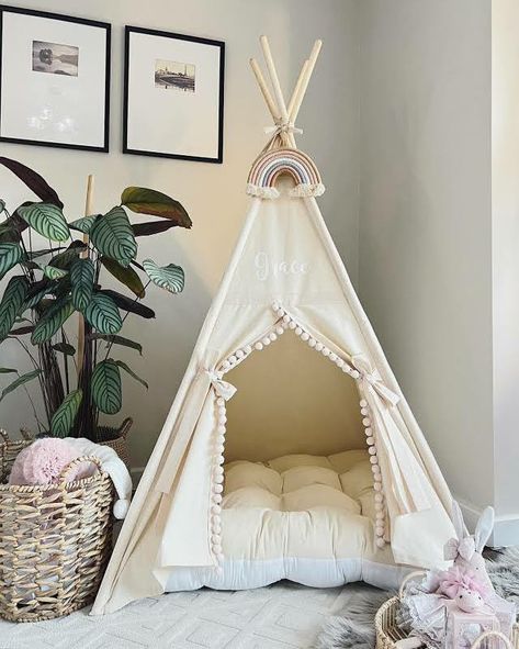 Toddler Play Tent, Tee Pee Tent, Unique Kids Bedrooms, Tent Kids Room, Tent Bedroom, Organization Nursery, Girls Teepee, Decorating Nursery, Toddlers Bedroom