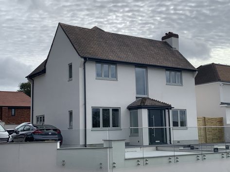 7038 Agate Grey Flush Sash Windows and 7016 Anthracite Grey Doors Bungalow Renovation Floor Plan Uk, Light Grey Window Frames, Light Grey Windows Exterior, Light Grey Windows, Agate Grey Windows, Curb Appeal Uk, Anthracite Grey Windows, 1950s House Renovation, House Appearance