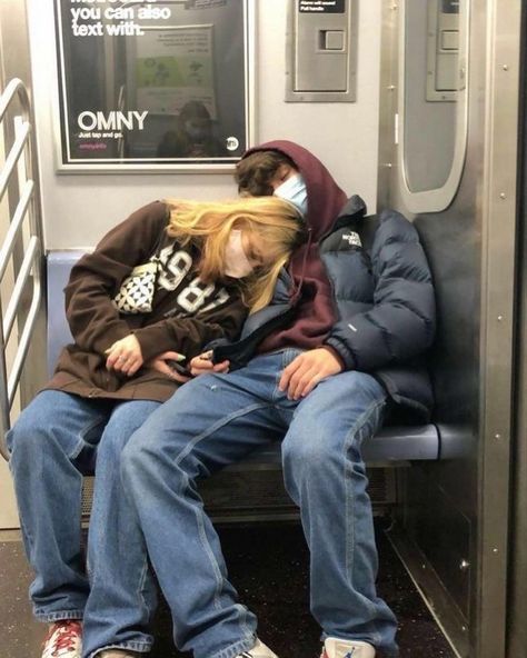 Nyc Autumn, Aesthetic Nyc, Couple Selfies, Nyc Life, Nyc Subway, Human Poses Reference, Couple Aesthetic, Instagram Story Ideas, Couple Posing