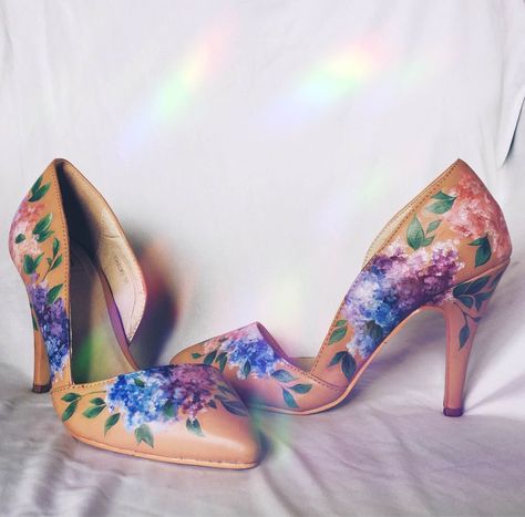 Painted heels by Carol Põldsaar. Used acrylic paint to create flowers. Painted Heels, Hand Painted Heels, Shoe Photography, Shoes Photography, Brand Strategy, Acrylic Paint, Stiletto Heels, To Create, High Heels