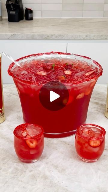 TIPSY BARTENDER 🍻🍹 on Instagram: "Au Strawberry Burst Punch 🍓 #auvodka" Mix Drinks, Tipsy Bartender, Alcohol Drinks, May 11, Entertainment Food, Mixed Drinks, Travel Food, Decorating Tips, Cookie Decorating