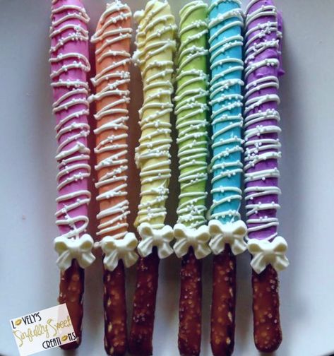 Colorful Chocolate Covered Pretzels, Birthday Chocolate Covered Pretzels, Rainbow Chocolate Covered Pretzels, Fancy Pretzels, Rainbow Dessert Table, Edible Desserts, Chocolate Pretzels Sticks, Chocolate Pretzel Rods, Rainbow Chocolate