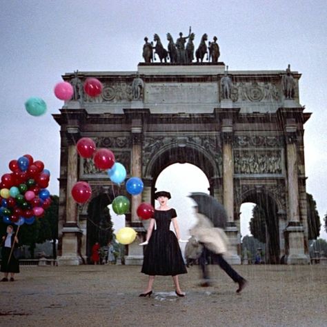 Audrey on Instagram: “Has anyone seen a blooper of this scene? I just found one when I was watch the funny face trailer thought it would be cute to share😭…” Funny Face Audrey Hepburn Poster, Audrey Hepburn Pfp, Funny Face Film, Funny Face Wedding Dress, Funny Face Audrey Hepburn, Funny Face Movie, Funny Face 1957, Audrey Hepburn Funny Face, Audrey Hepburn Wallpaper