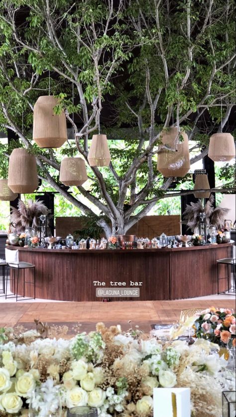 Outdoor Bar Around Tree, Outdoor Entertaining Area Australian, Cabin Outdoor Kitchen, Wood Restaurant Design, Outdoor Food Court, Outdoor Restaurant Patio, Tree Bar, Outdoor Restaurant Design, Restaurant Patio