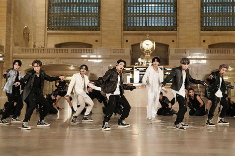 "They are a groundbreaking global phenomenon who are here in Grand Central Terminal tonight for a historic performance," Fallon said before BTS took over one of the busiest train stations in America. #Music #bts #MAP_OF_THE_SOUL_7 #mots7 #7 #albums #ON #performance #BTSatGrandCentral #BTSxJimmyFallon #btsarmy #btsxarmy #perdormance Han River, Grand Central Terminal, Grand Central Station, The Late Late Show, Train Stations, Grand Central, How To Start Conversations, Global Citizen, Fake Love