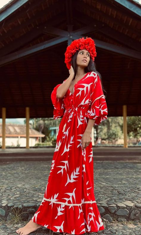 Tiki Outfit Ideas, Hawaiian Pool Party Outfit, Hawaiian Dresses For Women Party, Hawaiian Traditional Clothing, Traditional Hawaiian Clothing, Chinese Lanterns Wedding, Tahitian Dress, Hula Dress, Lanterns Wedding