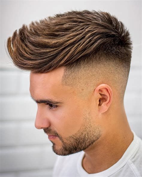 Undercut Shaved Haircut: Edgy Styles for a Bold Look - Corte de pelo afeitado y recortado Best Undercut Hairstyles, 2023 Hairstyles, Undercut Hairstyle, Undercut Long Hair, Undercut Styles, Undercut Men, 2023 Hair, Long Hair On Top, Mohawk Hairstyles